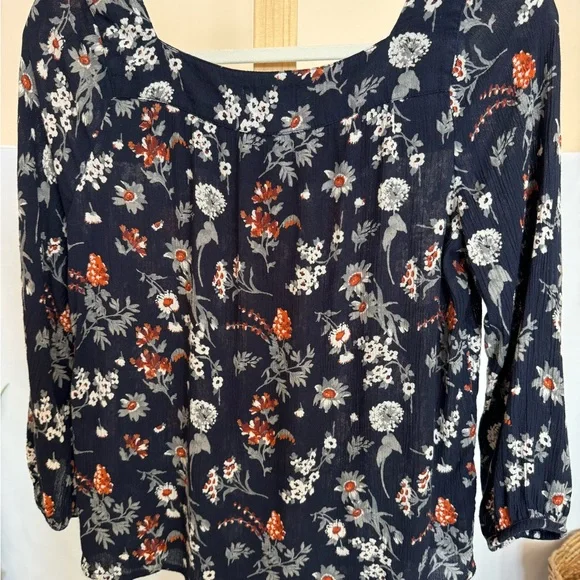 🍀Lucky Brand Smocked Square Neck Top Small *EUC! Navy/Floral - Picture 5 of 7